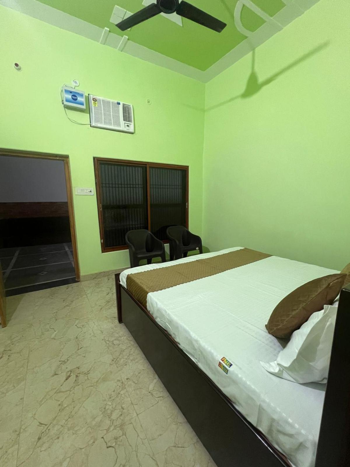 Hotel Vijay Palace Ayodhya Extérieur photo